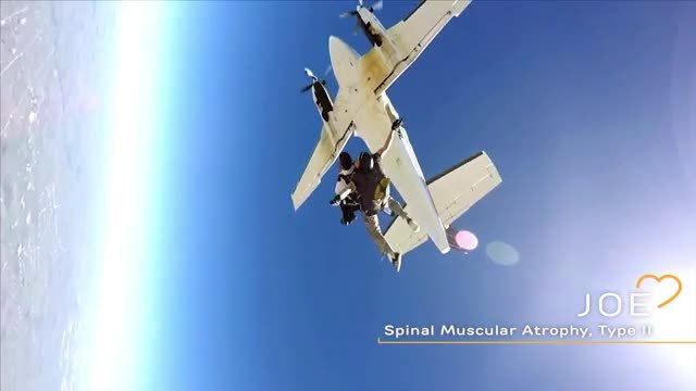 From skydiving to graduating, those living with muscular dystrophy and their families are defying limits every day and proving that we all can Live Unlimited. From skydiving to graduating, those living with muscular dystrophy and their families are defying limits every day and proving that we all can Live Unlimited.