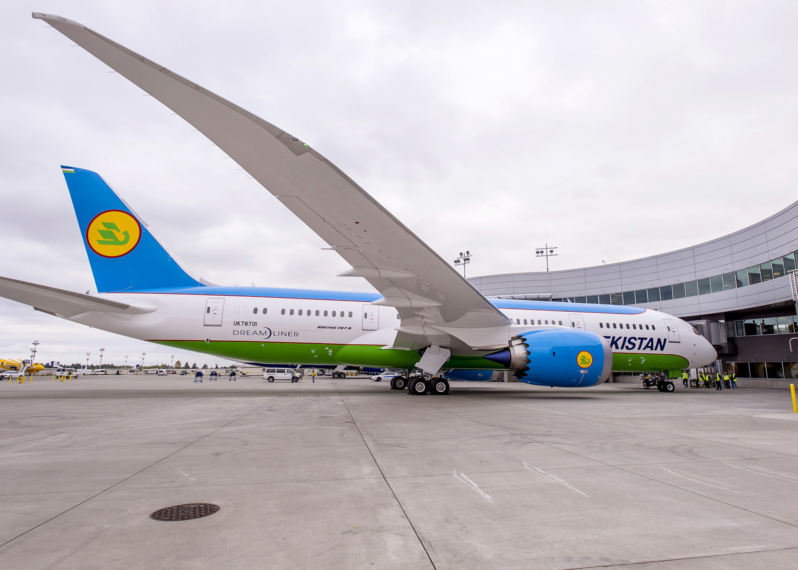 Авиакомпания ташкент. Боинг 787-8 Дримлайнер Uzbekistan Airways. Узбекистан авиакомпания хаво йуллари. Самолет Uzbekistan Airways 787. Дримлайнер 787 Узбекистан.