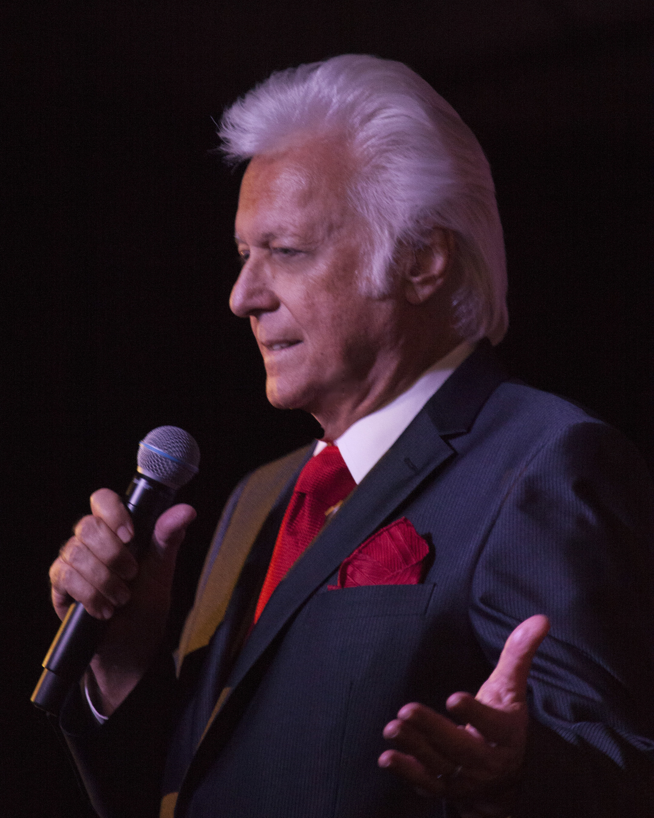 Singer jones. Jade jones (singer). джазовая певица негритянского. Emily jones певица. Singer jones.