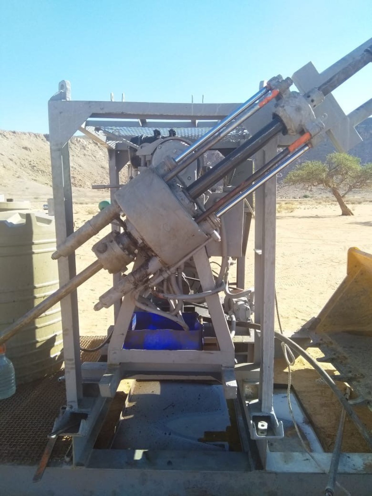 Photo 4 XY-1 Diamond Drill