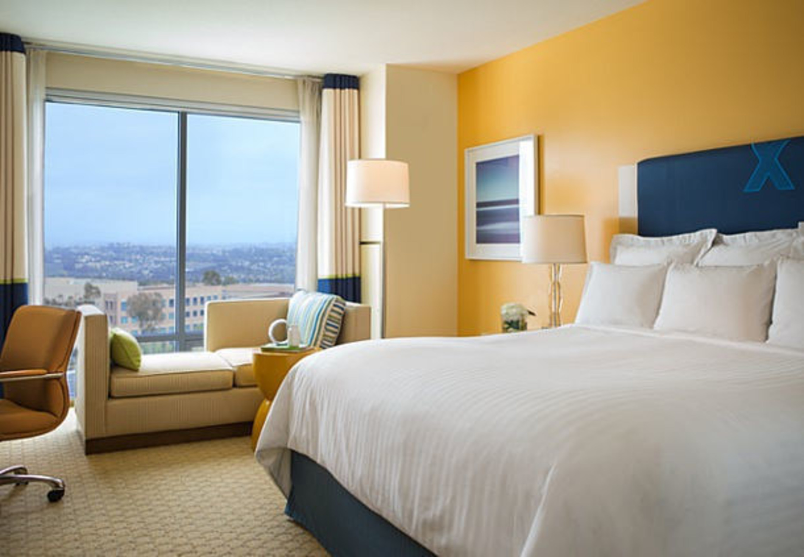Hotel detail. Побережье отелей в США. Каталог гостиницы. Kalyon Hotel Deluxe Room City view Bed & Breakfast.