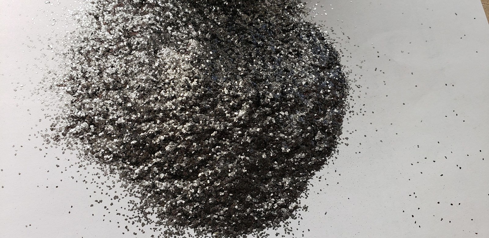 Graphite flakes