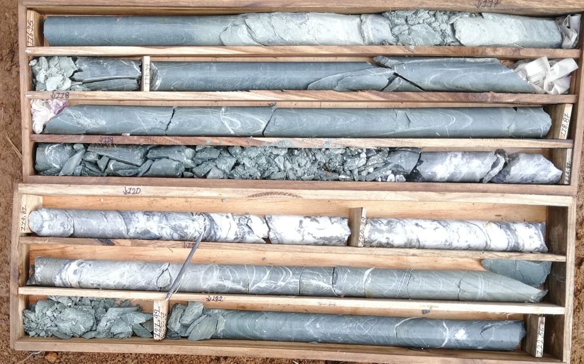 Photo 1: Megapozo drill hole SAMP20DH26 with 1.4 metre vein below workings that shows multi-event hydrothermal breccia. (CNW Group/Outcrop Gold Corp.)
