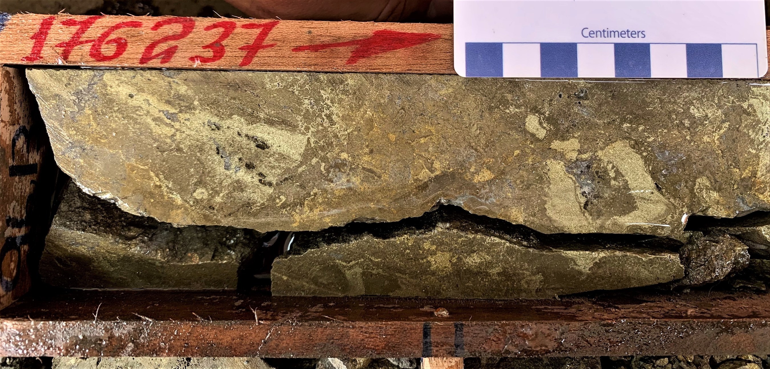 Drill core from CURI-349 - 13.61% copper equivalent over 16.96 metres (CNW Group/Adventus Mining Corporation)