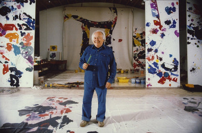 Sam Francis in front of A Whirling Square, 1975, in his Broadway studio, Santa Monica, CA. 1983. Photo: Michael Childers. Courtesy: The Sam Francis Foundation.