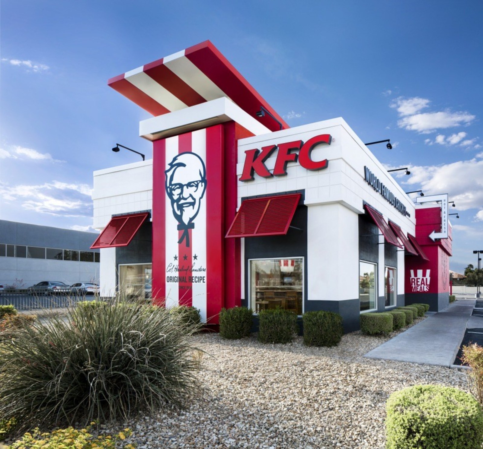 Kfc home. КФС экстерьер. КФС Смоленск. КФС Тамбов. КФС кафе.