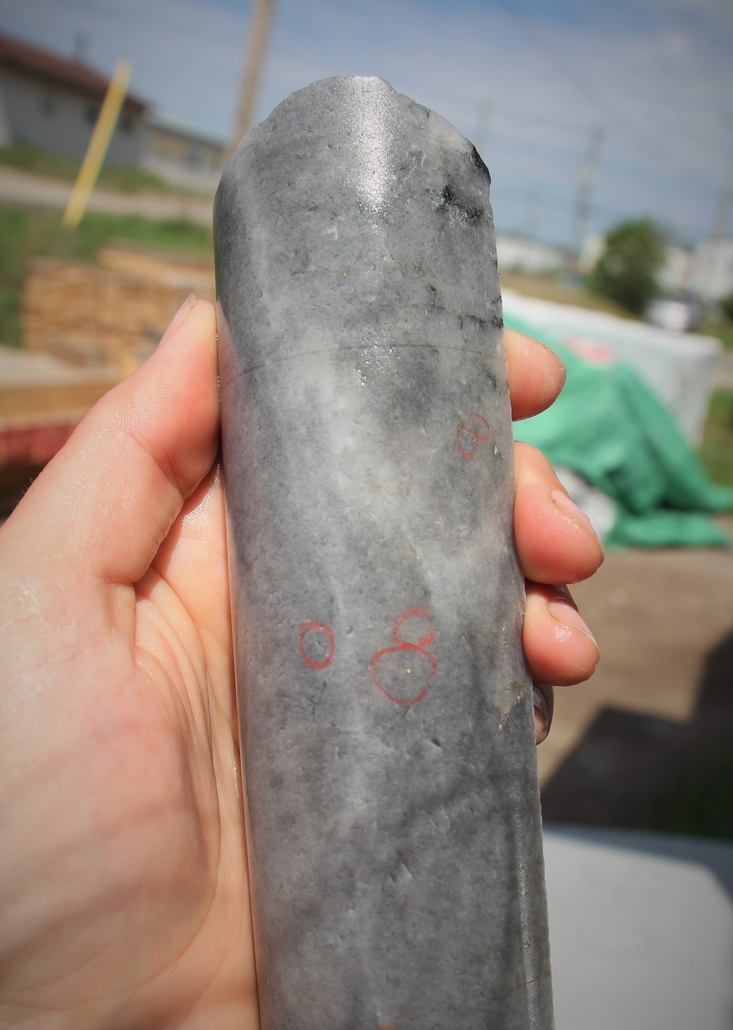 Figure 5: Visible gold mineralization from the new Arrow zone in drill hole REG-002.  Images are of selected core intervals and are not representative of all mineralization on the property. (CNW Group/Great Bear Resources Ltd.)