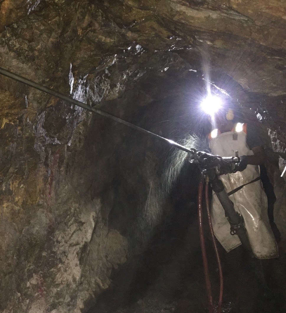 Figure 4: Drilling blast holes to expand underground tunnel (T-001) at San Marcial (CNW Group/GR Silver Mining Ltd.)